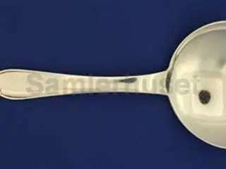 Gennembrudt Kartoffelske, 19½ cm.
