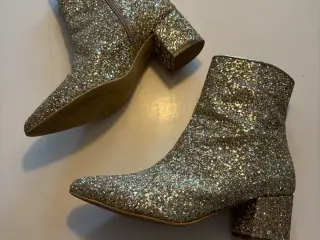 Guldstøvletter fra Shoedesign Copenhagen str. 39