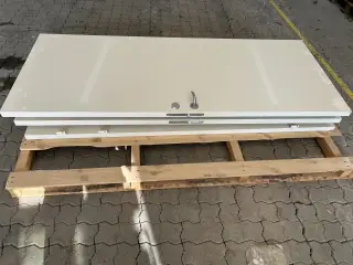 2 stk. branddøre plus stabile.