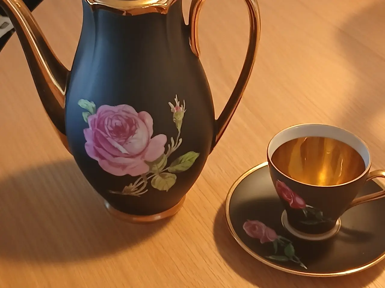 Billede 1 - Bavaria luksus-kaffesæt i matsort med 2