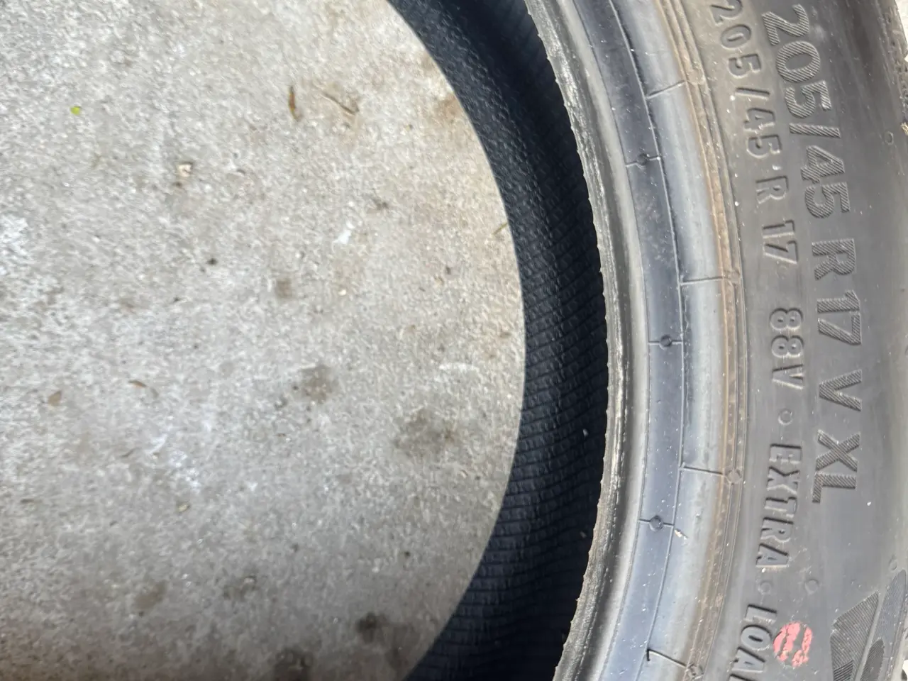 Billede 2 - Continental sommerdæk 205/45-17 Extra Load