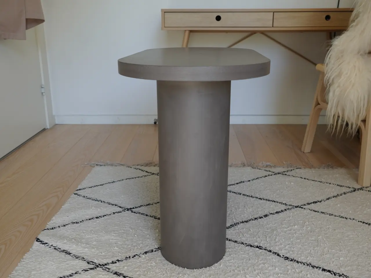Billede 3 - Ovalt bord i betonlook