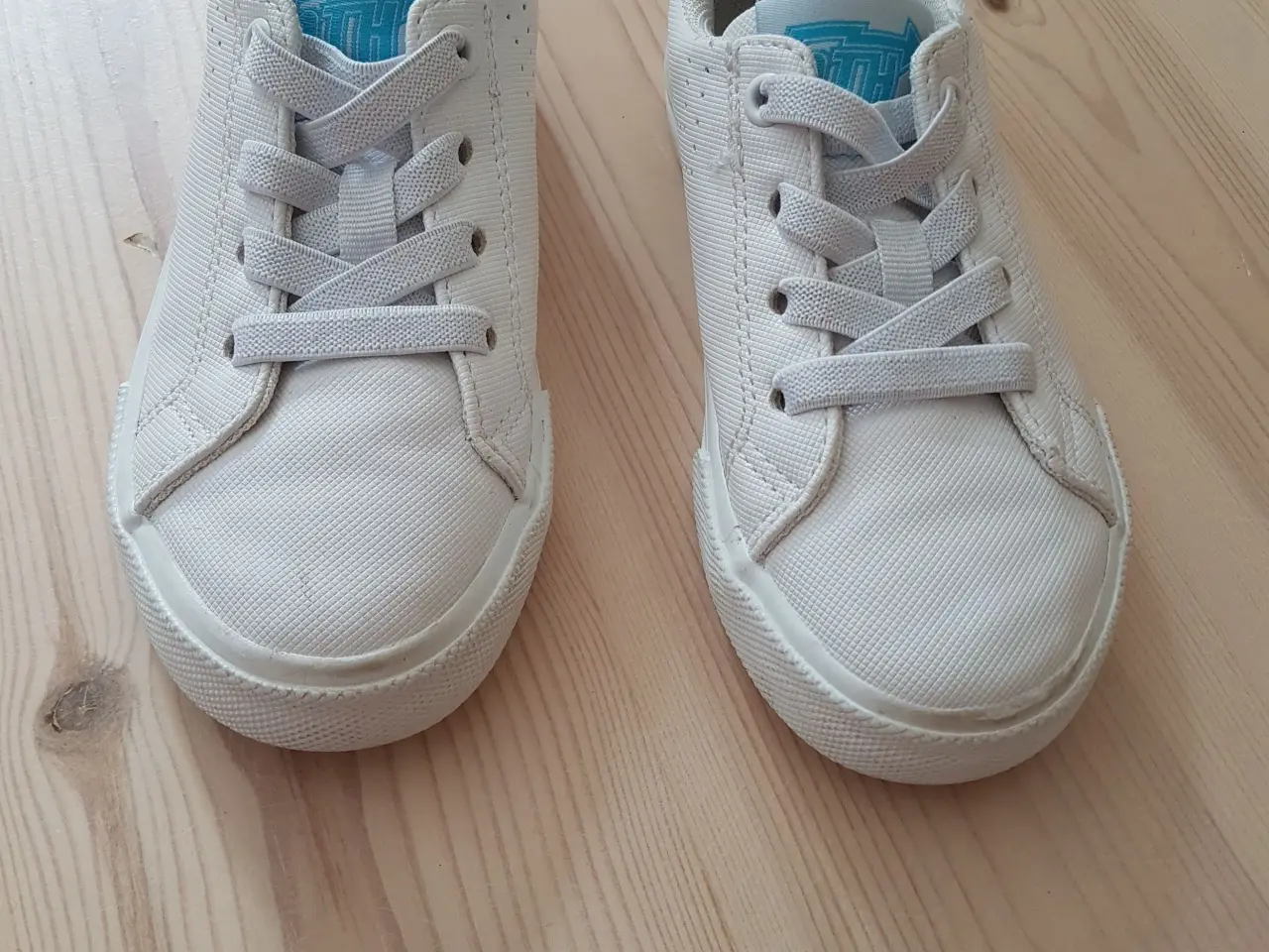 Billede 2 - Sneakers str 27 - næsten nye