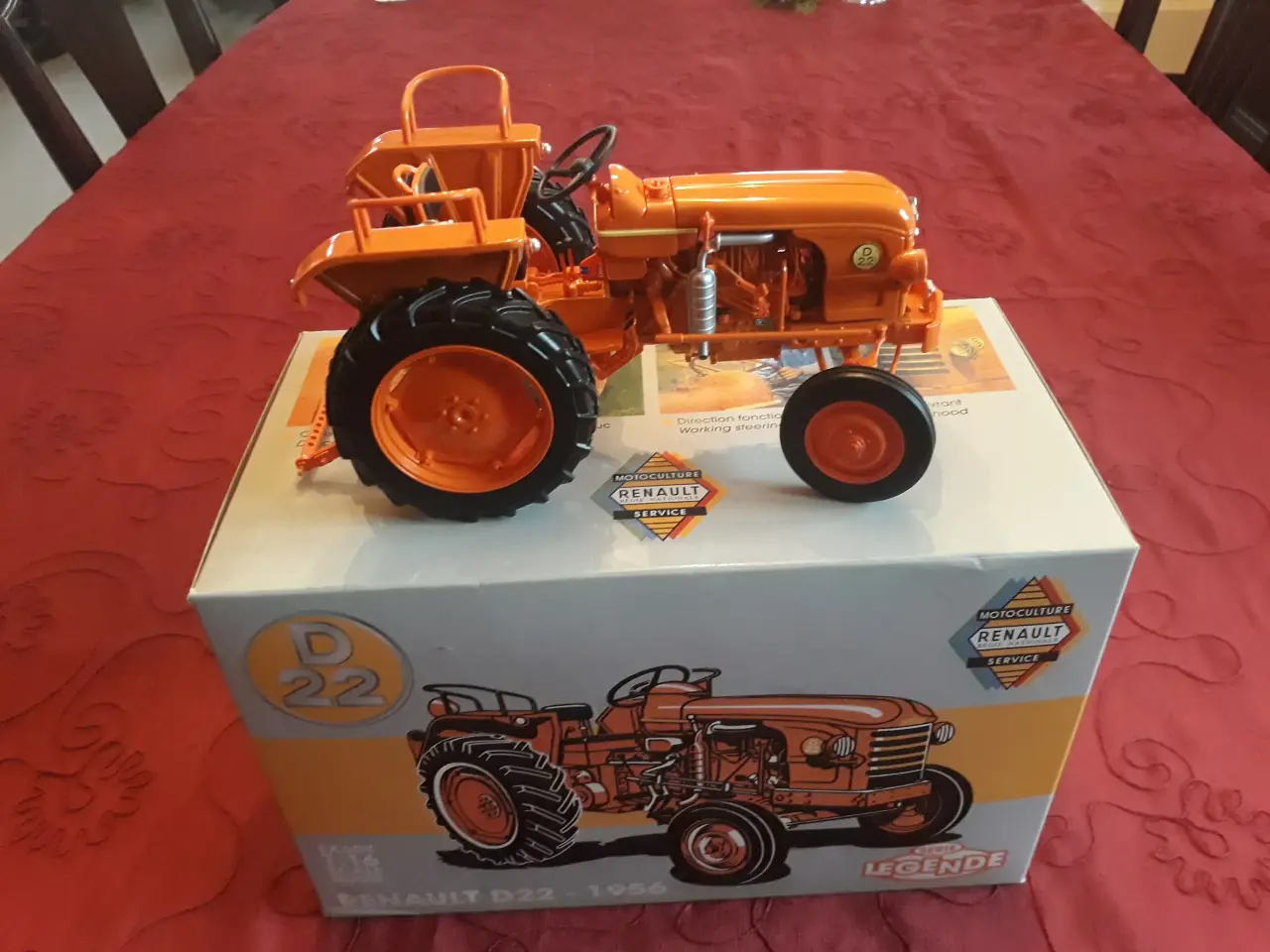 Billede 1 - Modeltraktor i original emballage
