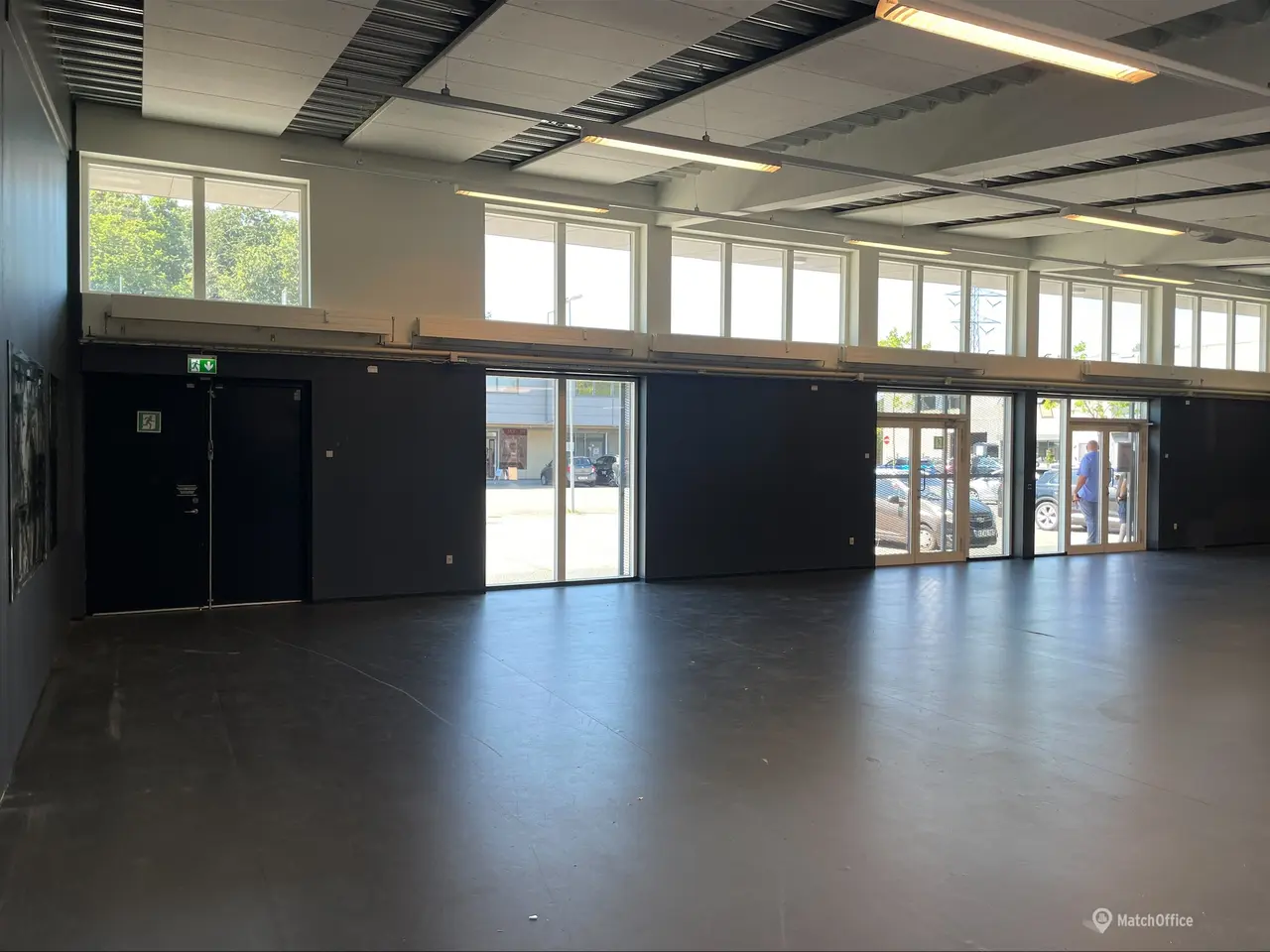 Billede 3 - Butikslokale med stor synlighed