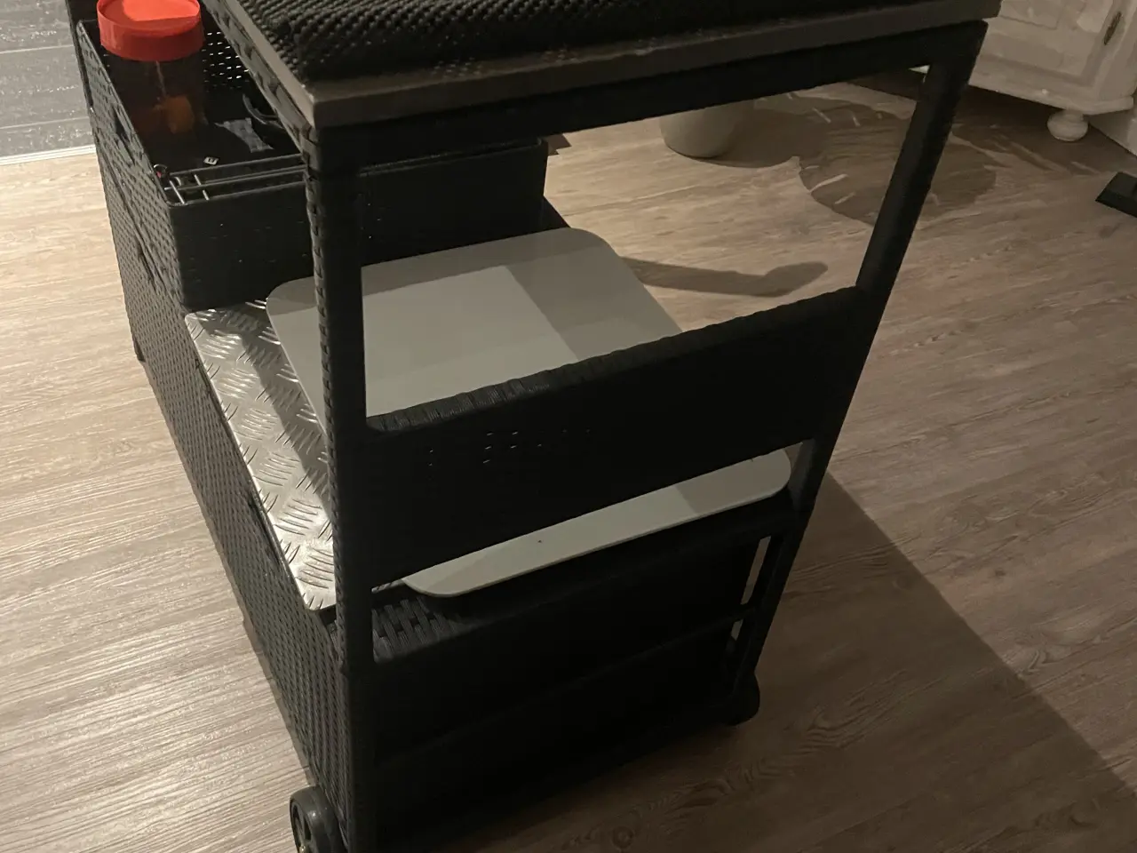 Billede 1 - Fantastisk fin  rullebord- serverings - opbevaring