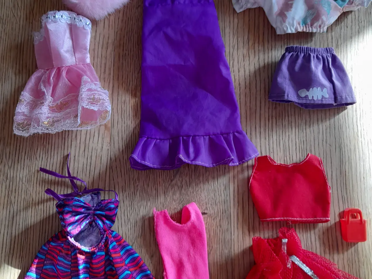 Billede 3 - Barbie-/ tøj og tilbehør & fritid.