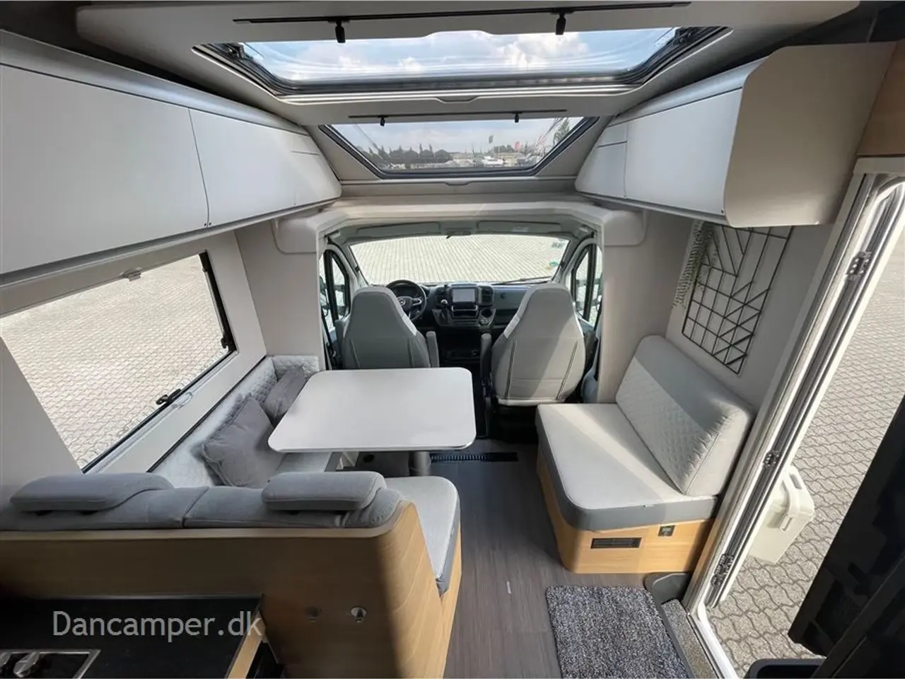 Billede 2 - 2022 - Adria Coral Plus S 670 SL 2 stk. Lithium batterier, solceller, 230 V inverter. Thetford gasovn. 140 HK Aut.gear
