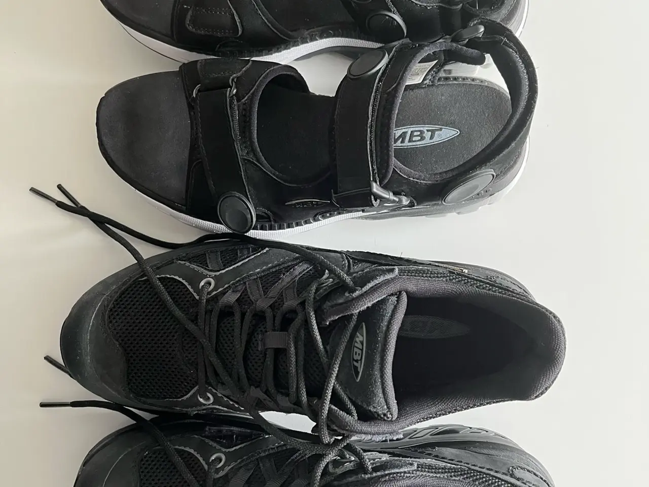 Billede 2 - Et par MBT sandaler og et par MBT snakers