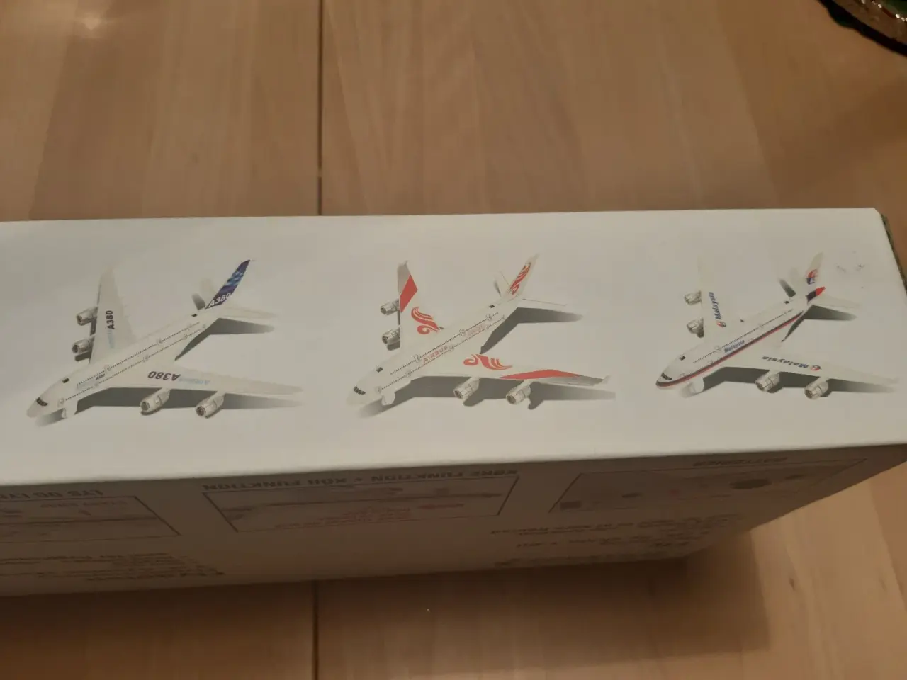 Billede 3 - Flysamling 3 stk skala 1:80