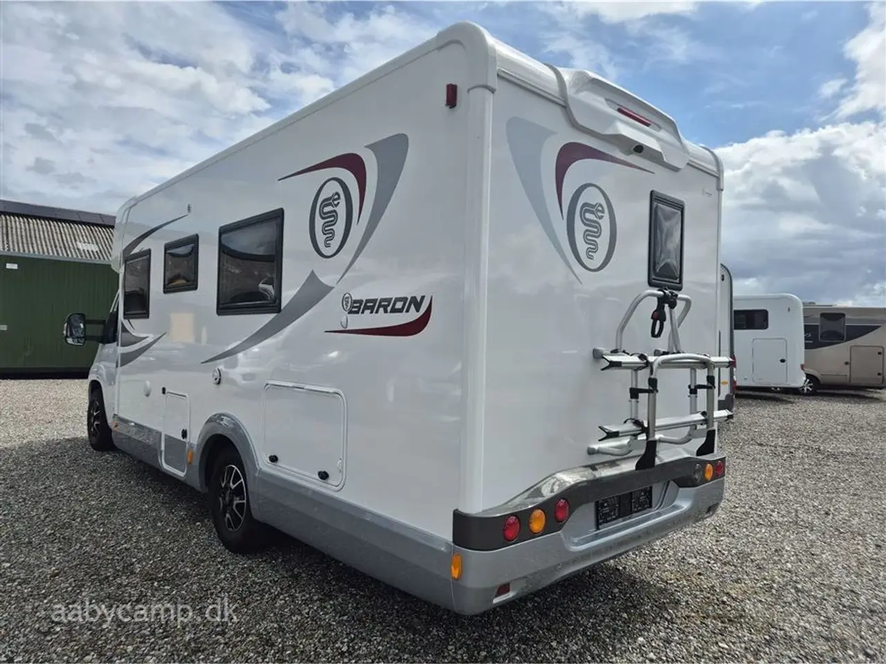 Billede 2 - 2022 - Elnagh Baron 575 Markise. solcelle. lithium batteri. inverter. cykelstativ. undervognsbehandlet. LPG fyldegas. Fuld service. 5 selepladser. Kun 41,000 km.
