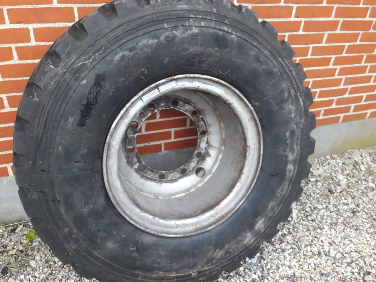 Billede 3 - Michelin 365/85 R20 XZL med fælg