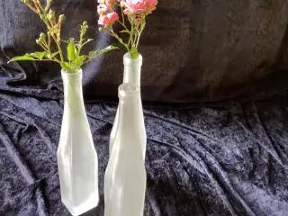 Matterede hvid glasflasker/vaser til en blomst