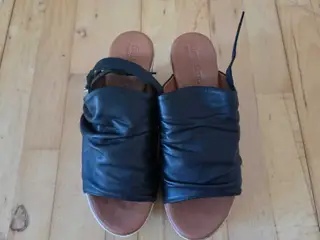 Tim og Simonsen. Sandal