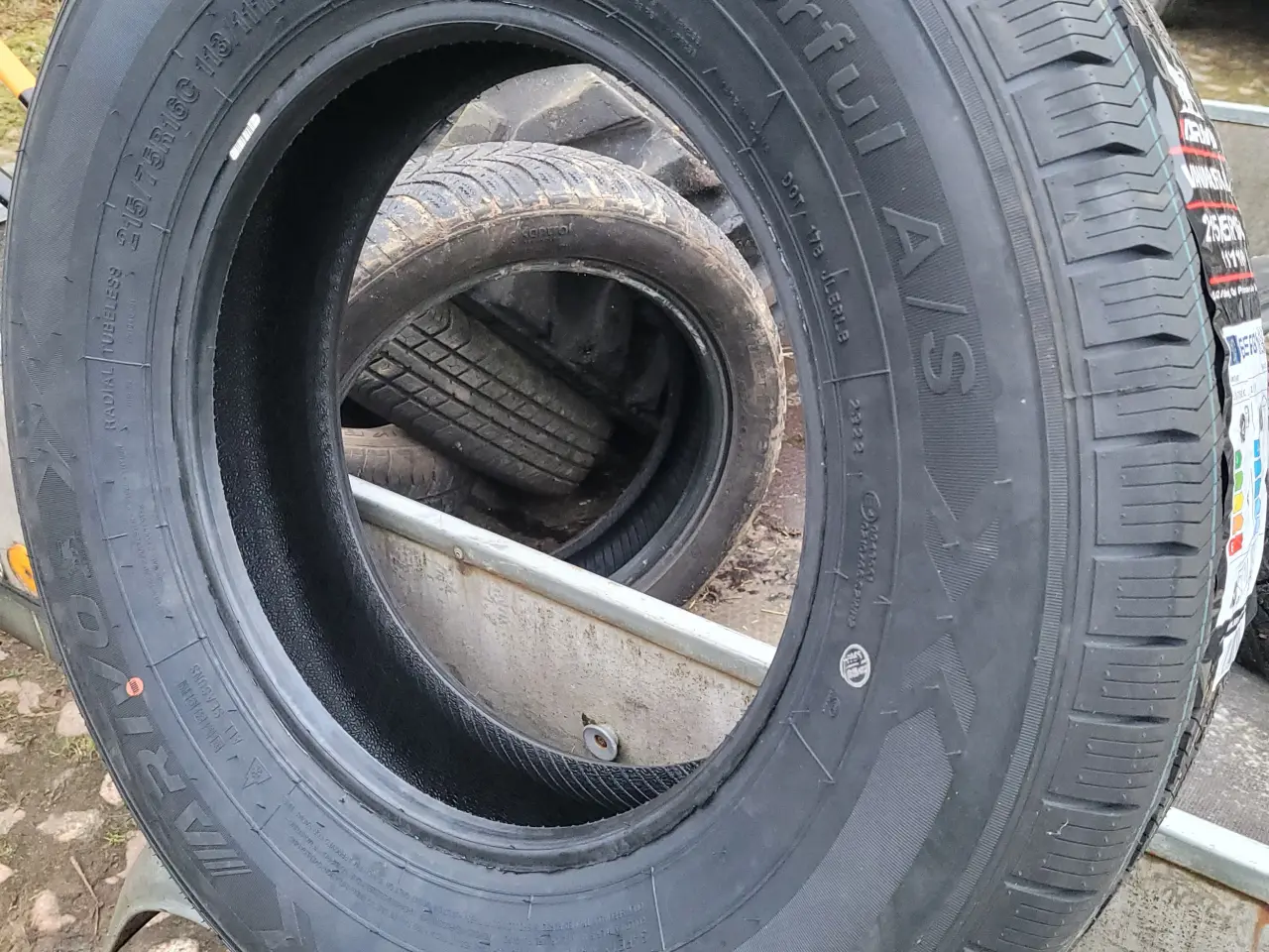 Billede 1 - 215/75R 16c