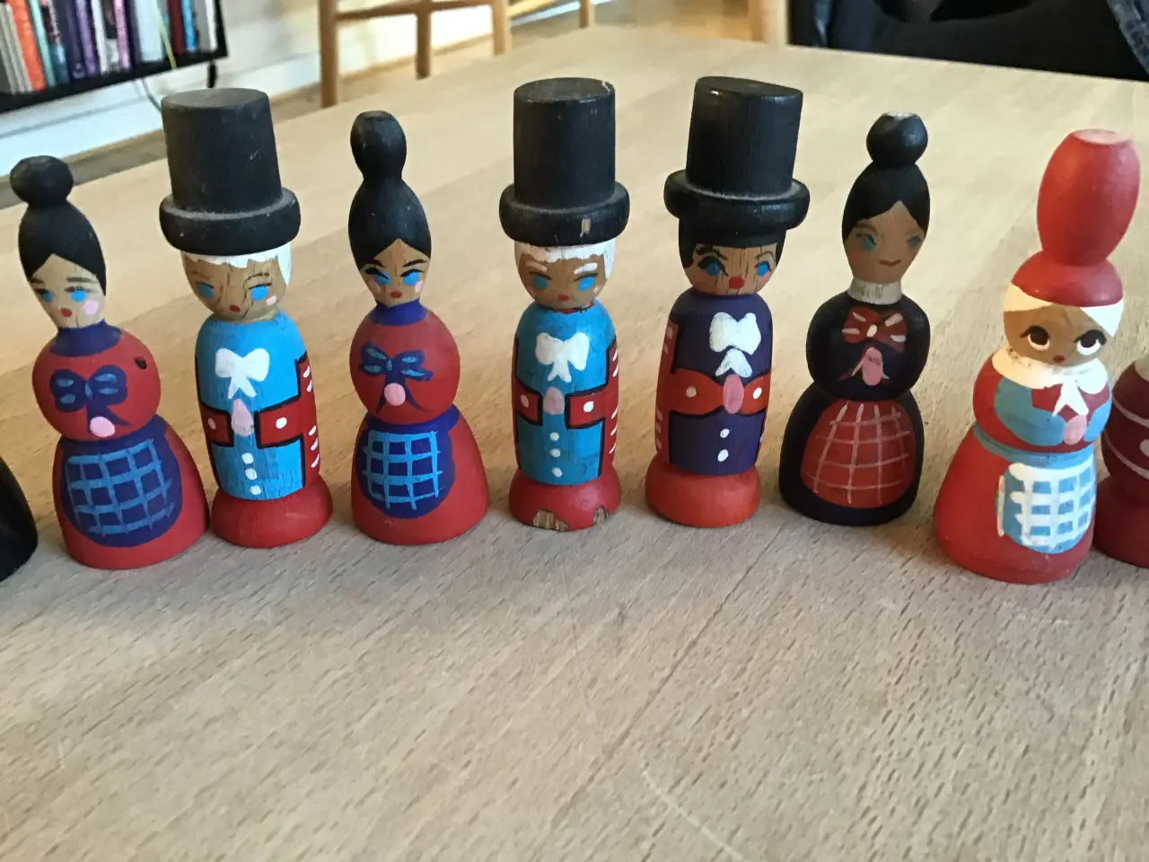 Billede 3 - Eigenbrod små træfigurer/ nisset. Pr stk 55kr