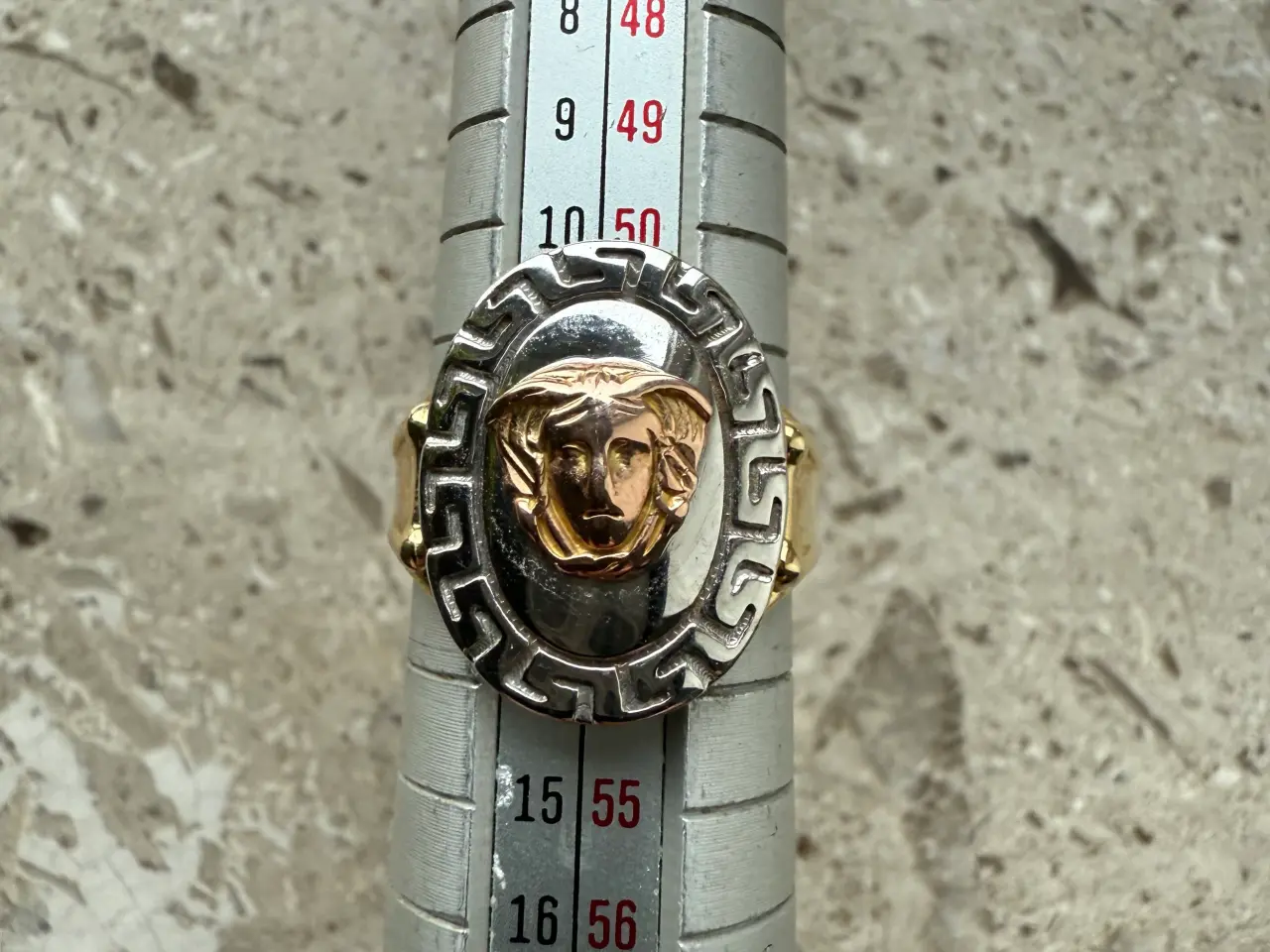 Billede 6 - Stor Versaces Medusa-ring i 14 kt guld