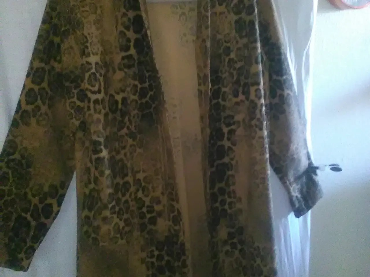Billede 1 - Frakke-Lang dame blazer,med animalprint str.38/40-
