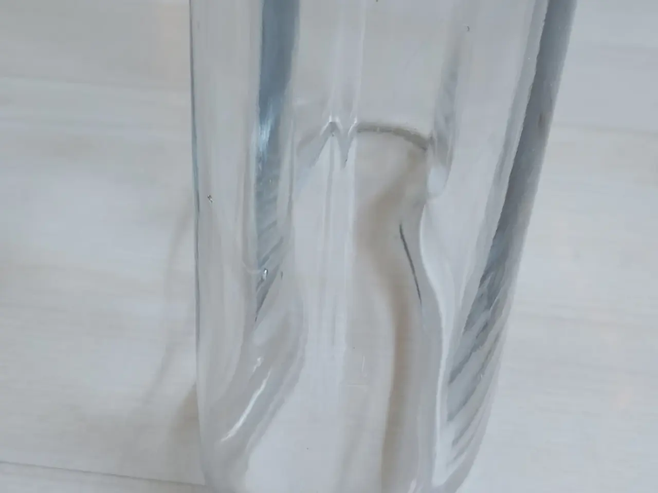 Billede 6 - Tulipan vase. Bølget form. Klar glas.