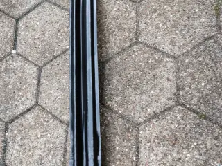 Kofanger forstærkning bag VW UP