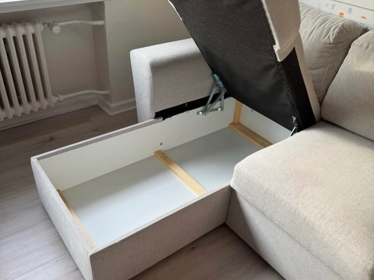Billede 4 - Sovesofa m/ chaiselong (plads til opbevaring)