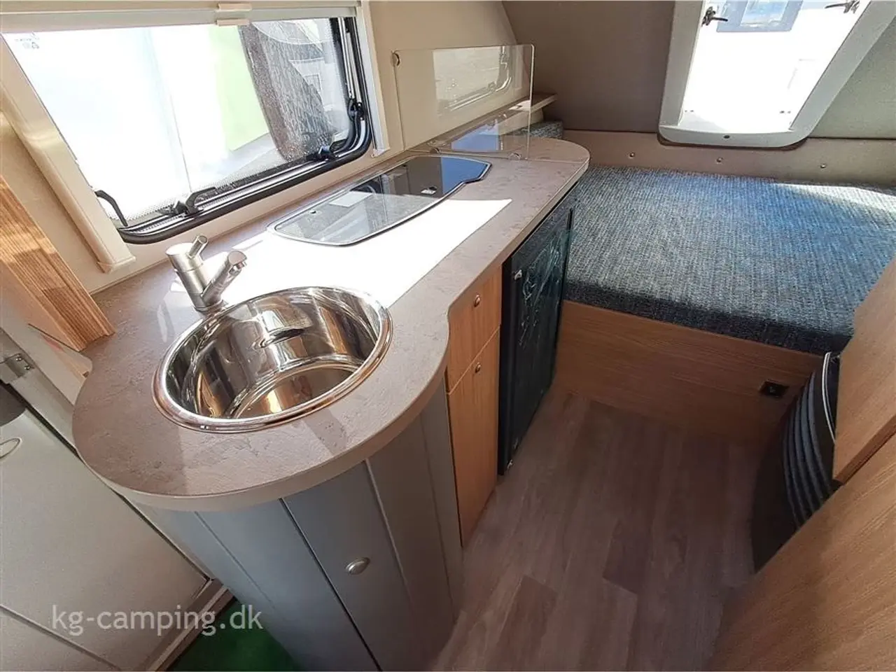 Billede 7 - 2024 - Tabbert T@b L 400 Basic   Populær lille kørevogn med fast dobbeltseng og toilet.