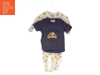T-shirt og heldragt (str. 68 cm)