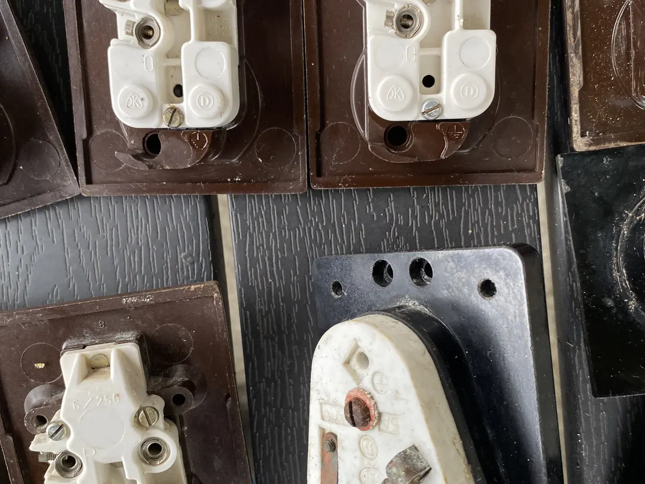 Billede 7 - NES og LK bakalit stikkontakter og afbrydere 