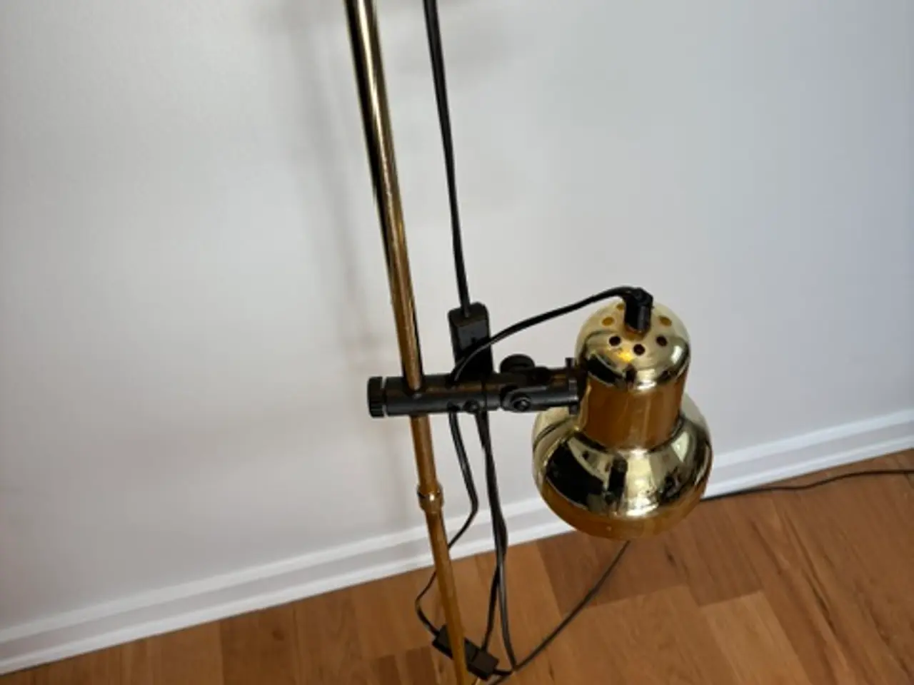 Billede 4 - Gulvlampe med to justerbare skærme