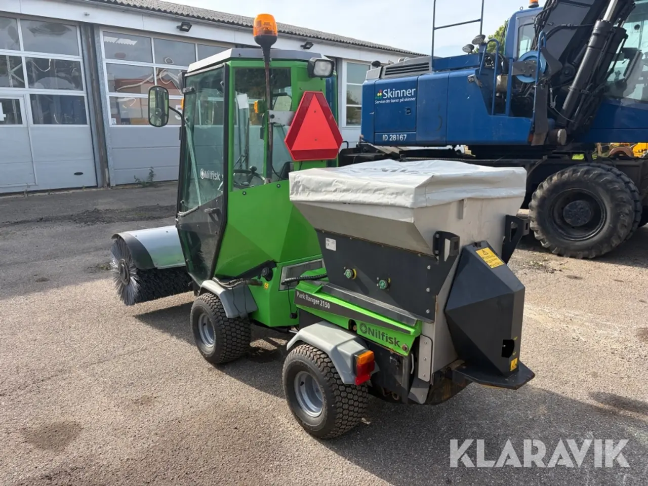 Billede 4 - Redskabsbærer Nilfisk Egholm Park ranger 2150