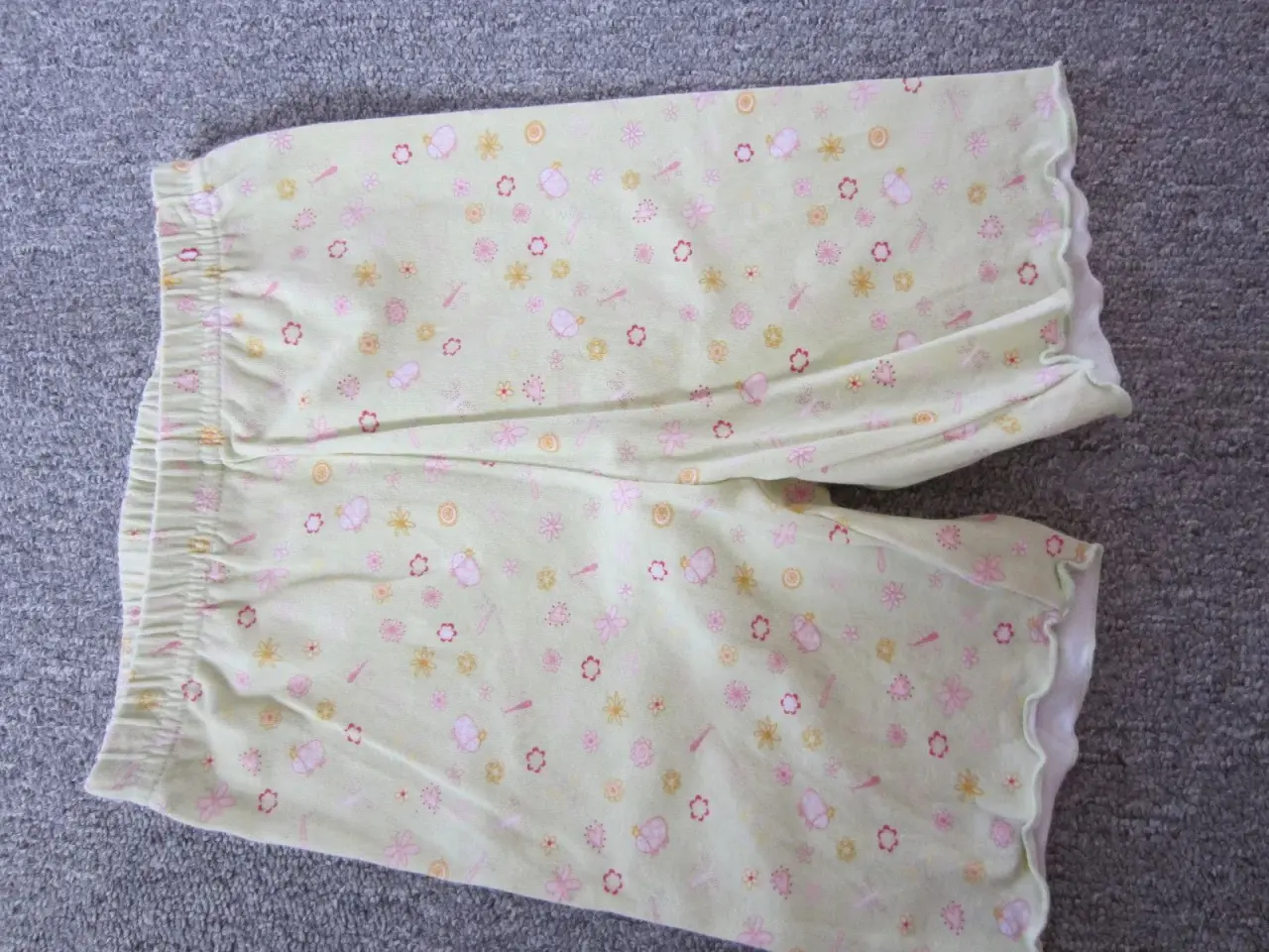Billede 3 - T-shirt og shorts str. 80