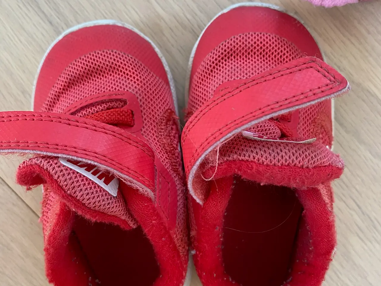 Billede 2 - Nike røde babysneakers str. 19,5 med velcro