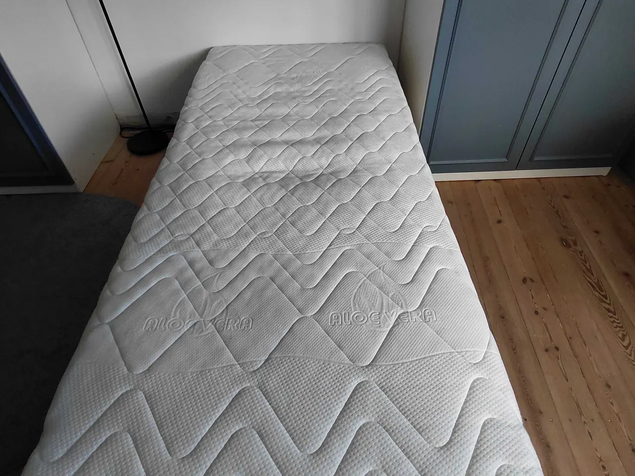 Billede 1 - Seng 90x200 sælges meget billigt