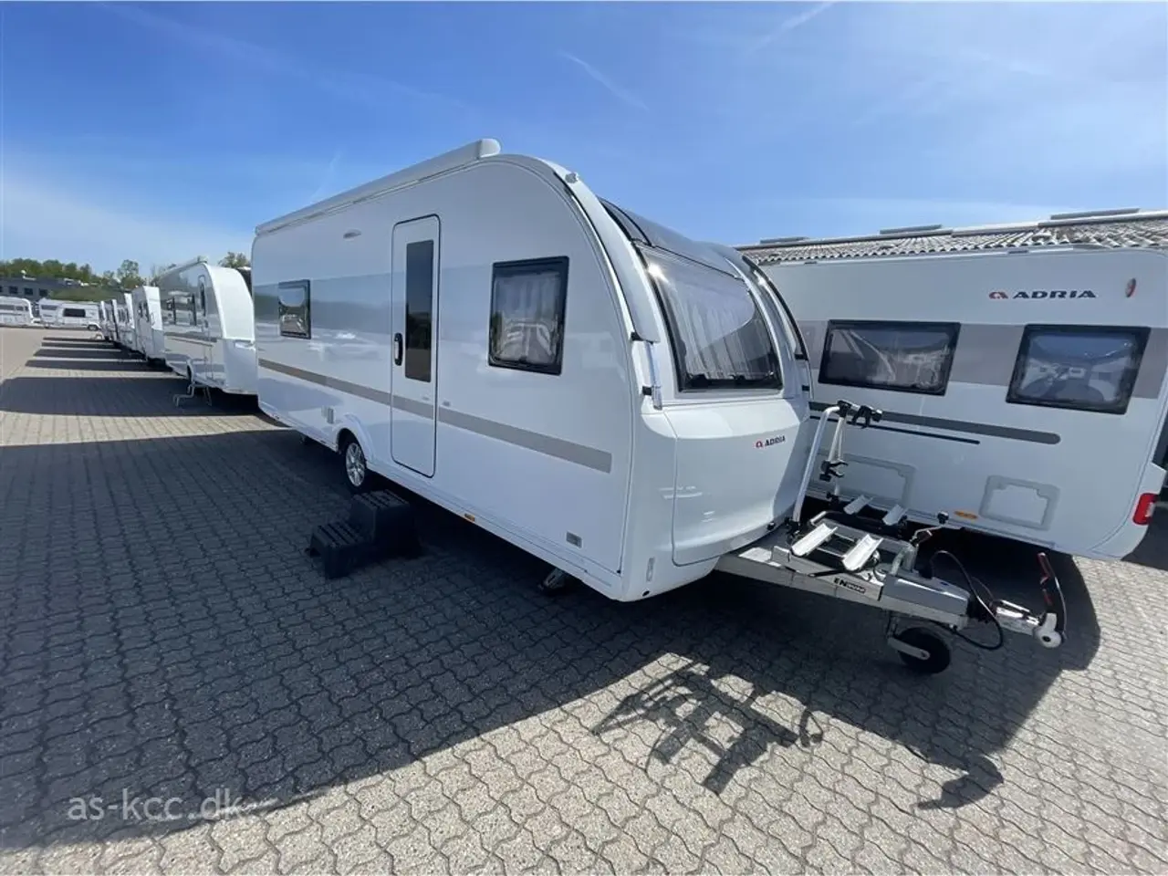 Billede 1 - 2021 - Adria Adora 572 UT   Adria Adora 572 UT årg. 2021 4 sovepladser, 5 siddepladser. Alde centralvarme., Air Con, Thule markise på taget. Alde Centralvarme.