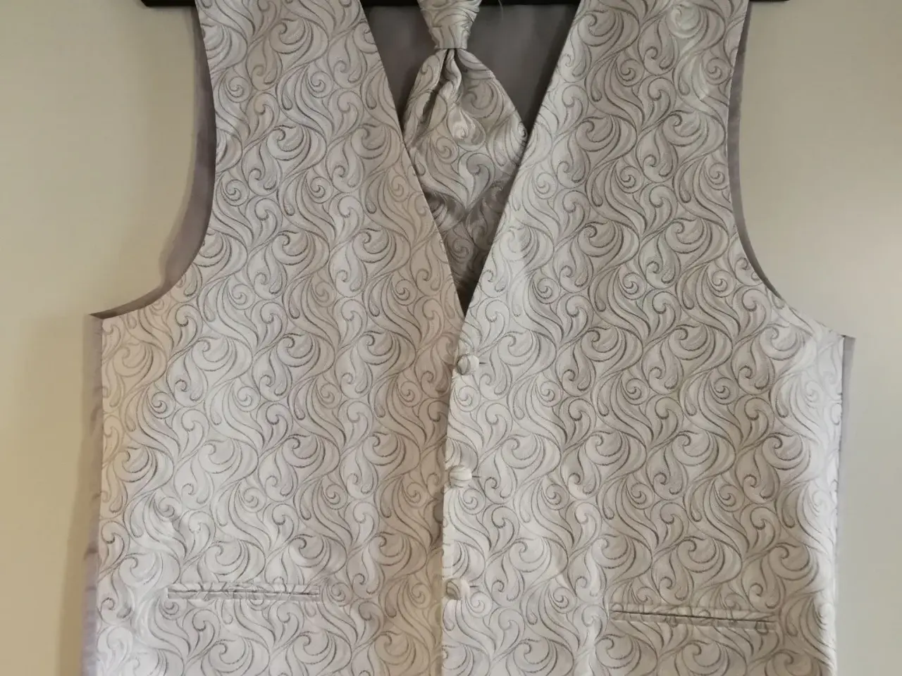 Billede 1 - Vest og kravat