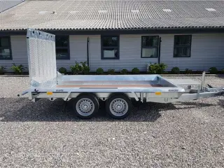 0 - Martz Builder 3 3015 2700 kg Maskintrailer Builder 3 3015 2 akslet 2700 kg