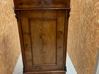 Sølvtøjsskab fra slutningen af 1800 tallet