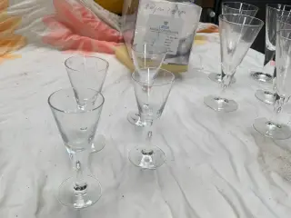 Royal glas sælges samlet.