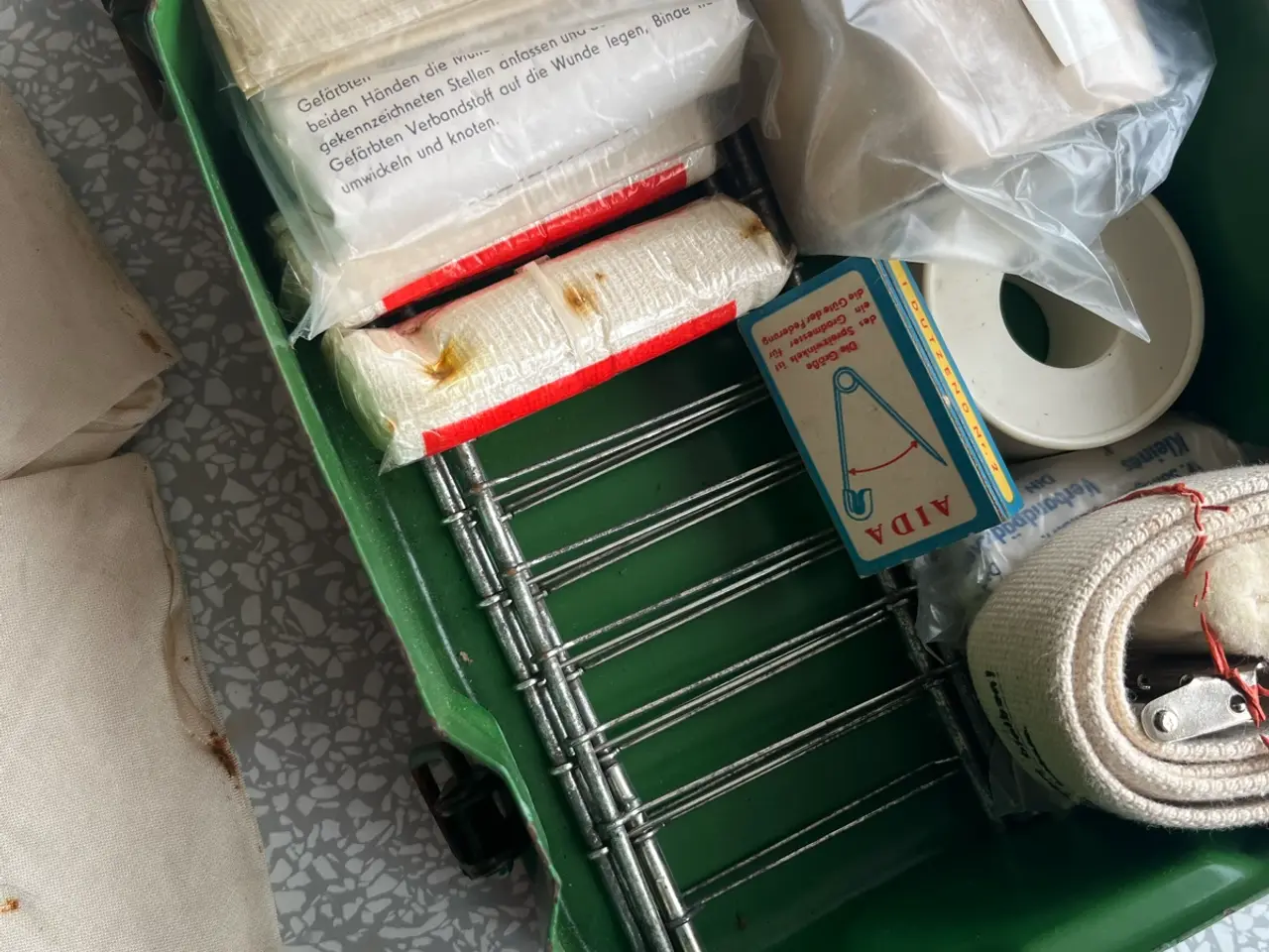 Billede 4 - Retro/vintage medicinkasse