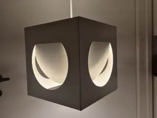 Kubisk retrolampe af japanske Shogo Suzuki