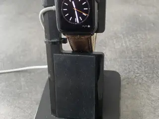 Apple Watch 42 mm, incl. ladestation og 3 remme.