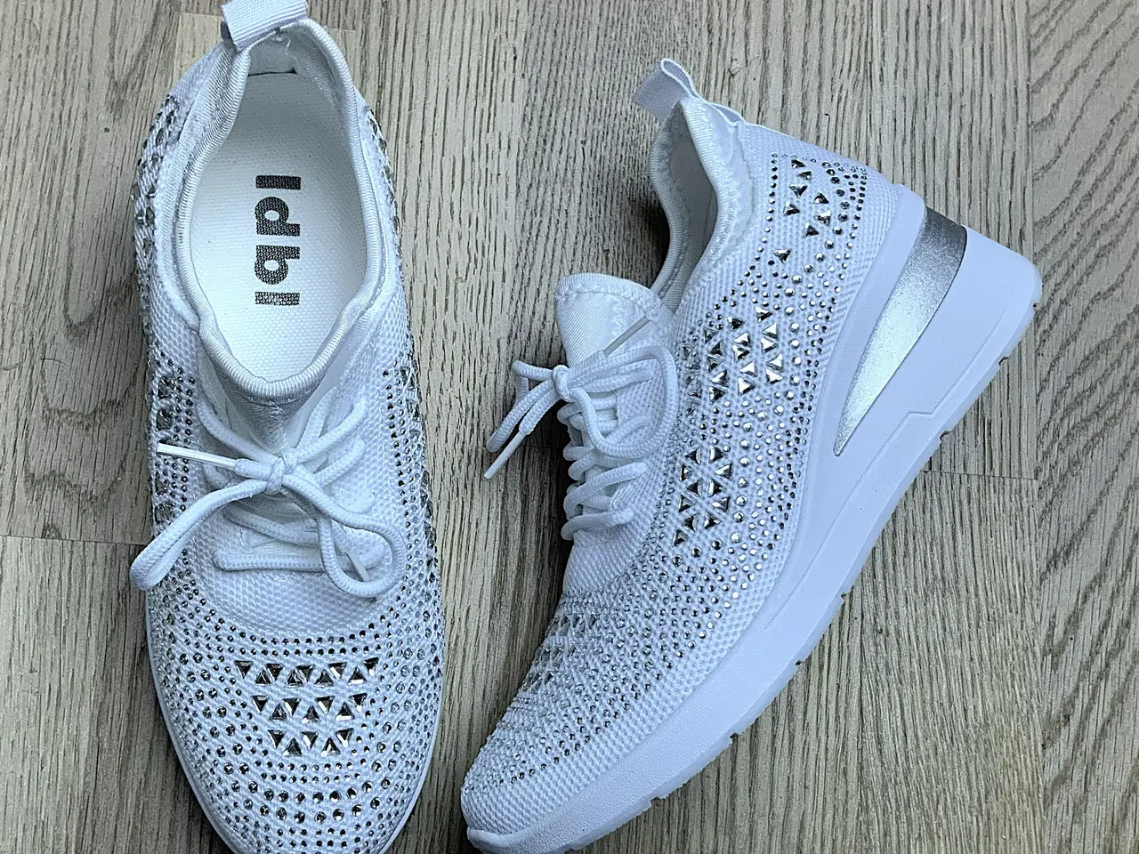 Billede 2 - Sneakers med blanke sten