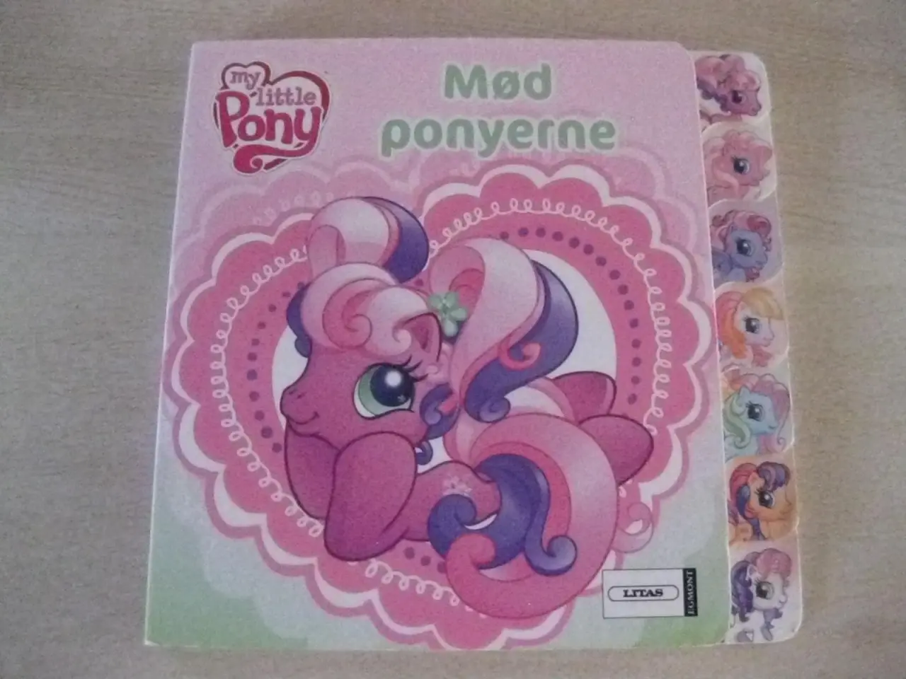 Billede 1 - My Little Pony bog - tykke sider ;-)