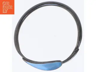 Armbånd i metal med blå indlæg (str. Ø 7 cm)