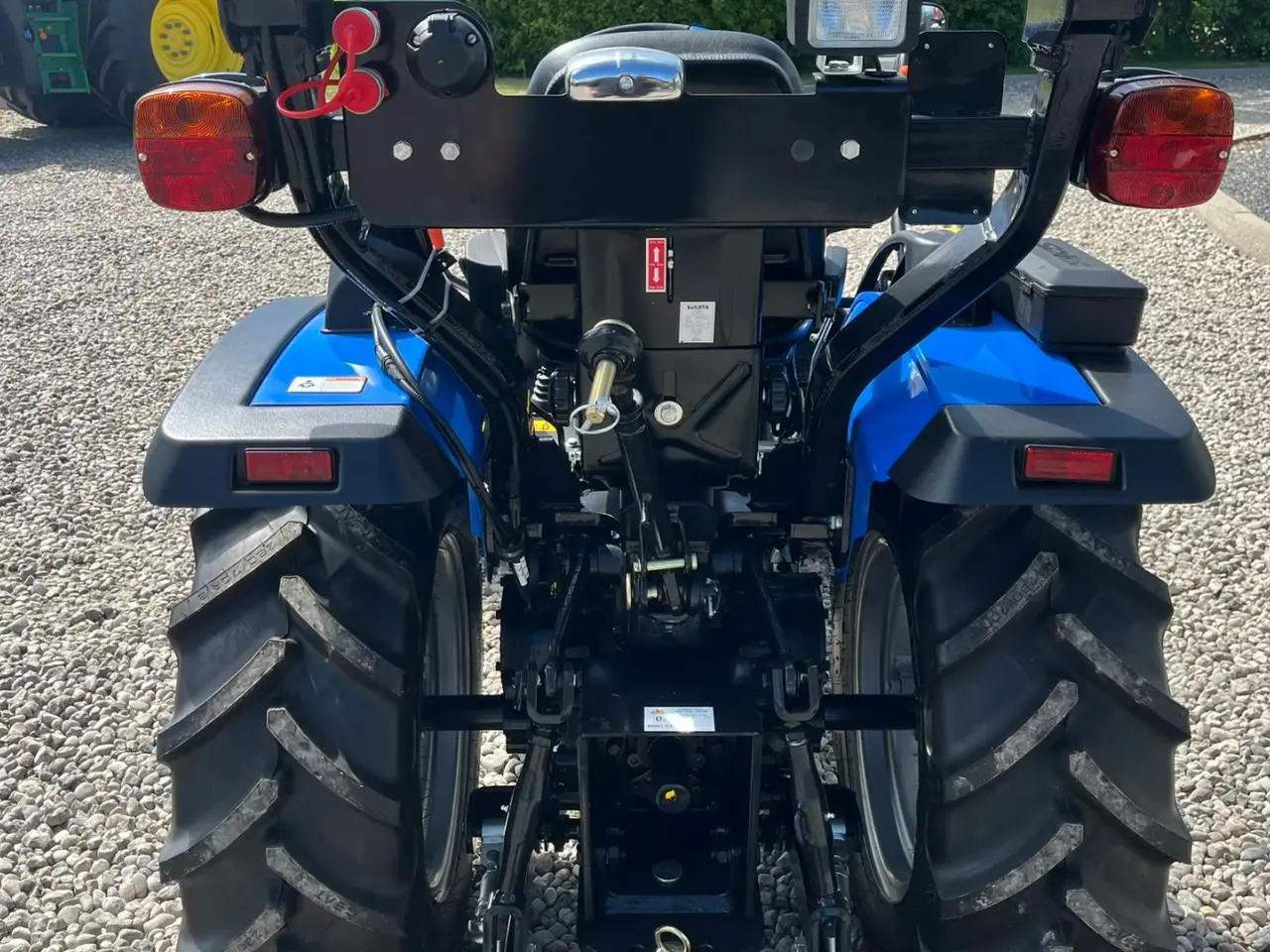 Billede 3 - Solis S26 6+2 Gearmaskine med Servostyring og brede traktorhjul