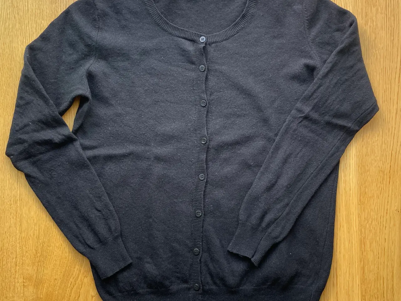 Billede 1 - Benetton sort uldcardigan 