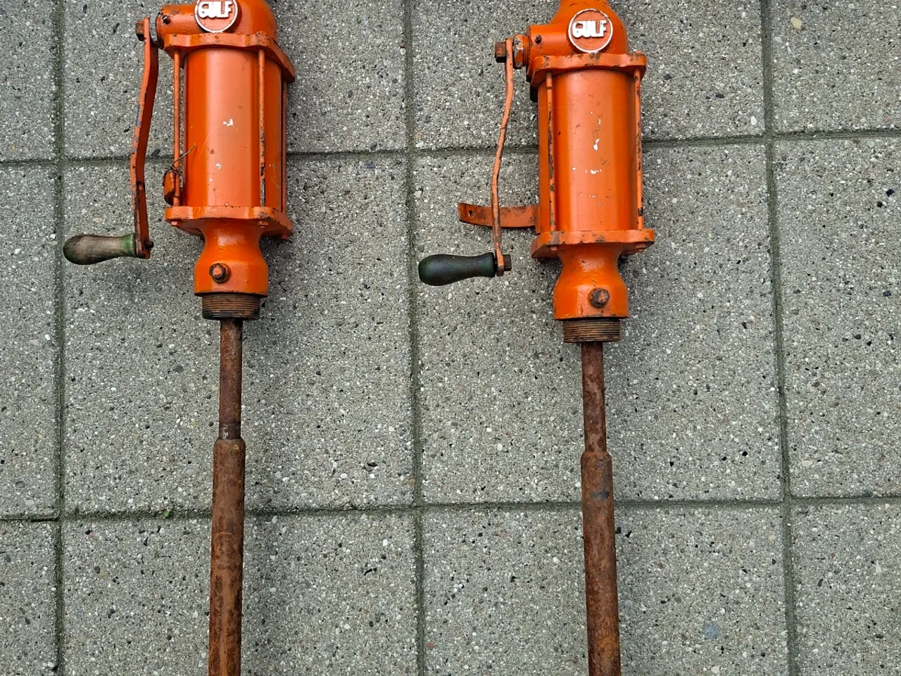 Billede 2 - Gamle GULF oliepumper 