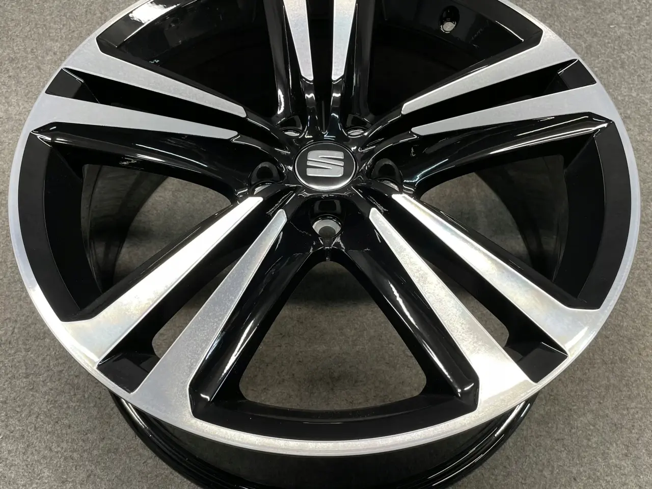 Billede 1 - SEAT LEON FR 5F 5F0 19 8.0" x 19" 5x112 ET 50