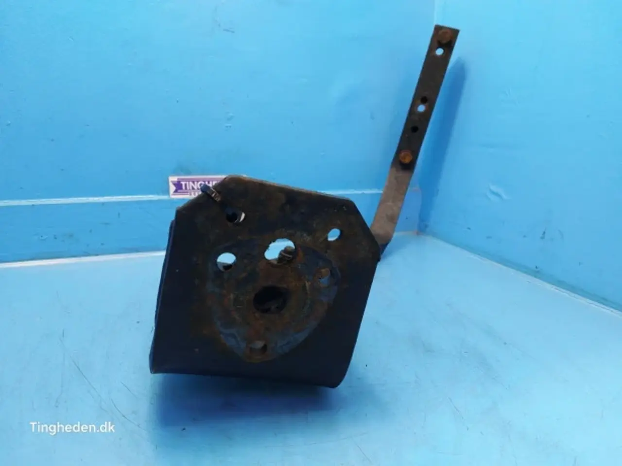 Billede 6 - Case Farmall 95A Hjulskærm Beslag L. 84606297
