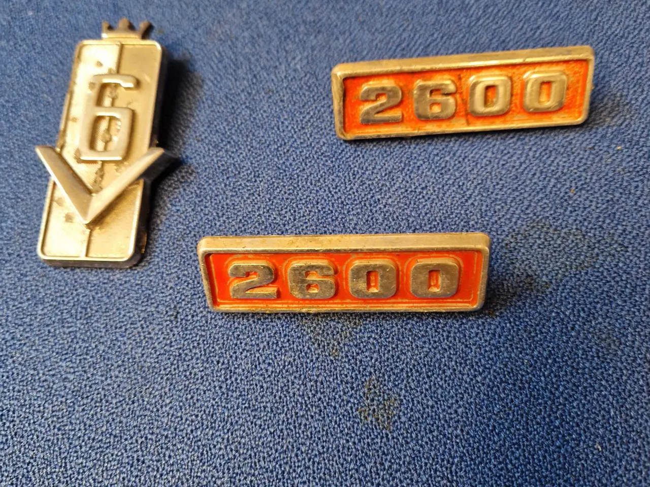 Billede 1 - Taunus v6 2600 m emblemer